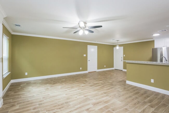 Building Photo - 10540 Wild Oak Dr