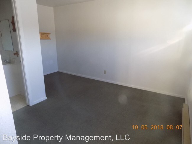 Building Photo - 108 1st St E