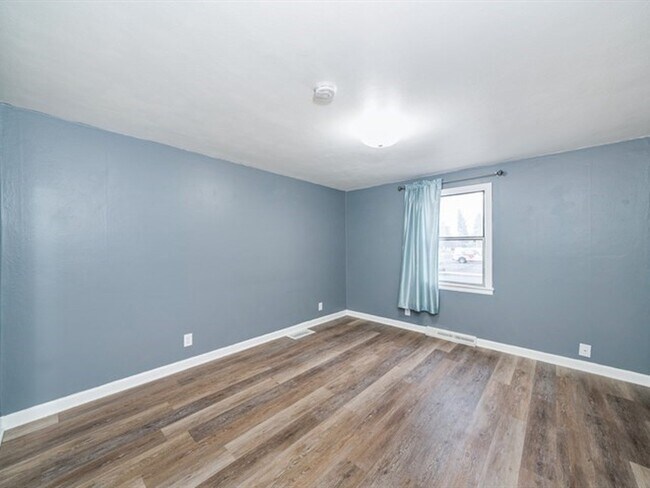 Building Photo - Cozy 3 Bed 2 Bath Updated Home!