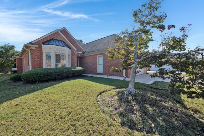 Building Photo - 310 Willow Crest Ln