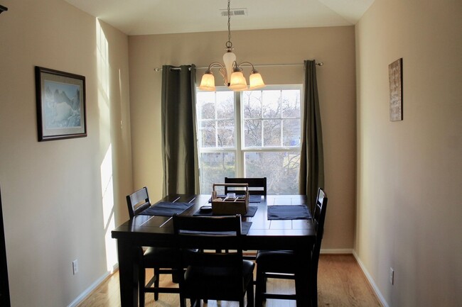 Foto del edificio - Updated 2BR/2BA Condo with Open Floor Plan!