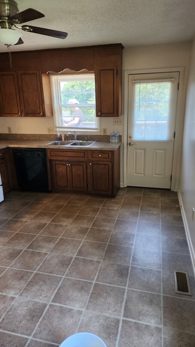 Puerta lateral a la cubierta - 115 Hunter Dr