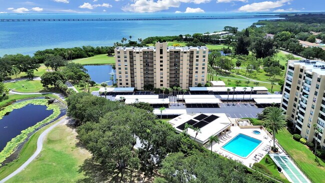 Building Photo - 2620 Cove Cay Dr