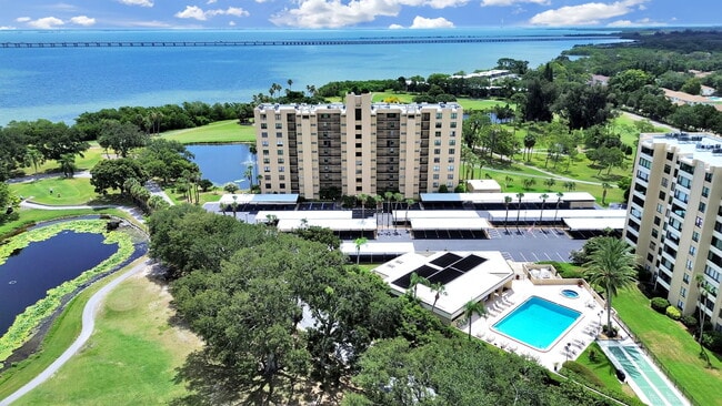 Building Photo - 2620 Cove Cay Dr