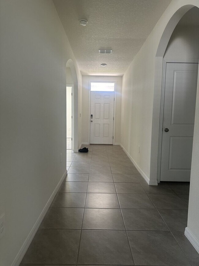 Building Photo - Gorgeous 3-Bedroom, 2-Bathroom Townhouse in Bradenton