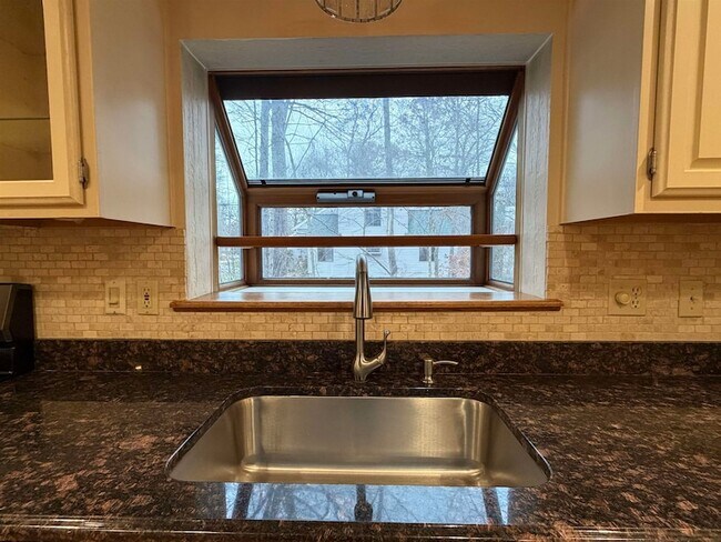 Building Photo - 17 Bayberry Dr