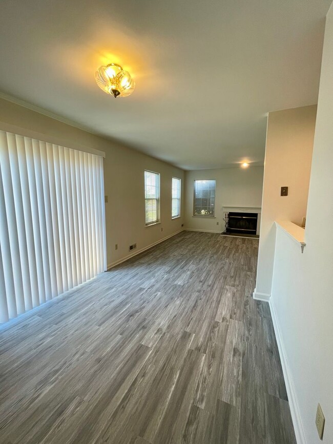 Foto del edificio - Welcome to Stonebridge Townhomes!