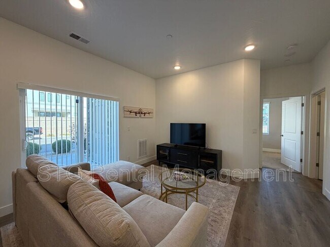 Foto del edificio - 5801 S Garnet Dr