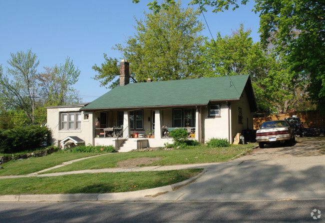 Building Photo - 805 Spring St