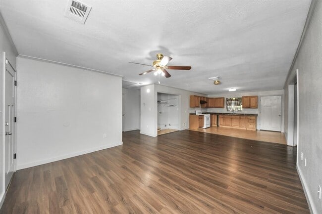 Building Photo - 914 Kress St