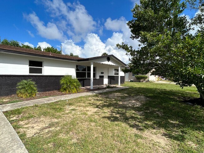 Building Photo - 3 Bed 2 Bathroom Home for Rent