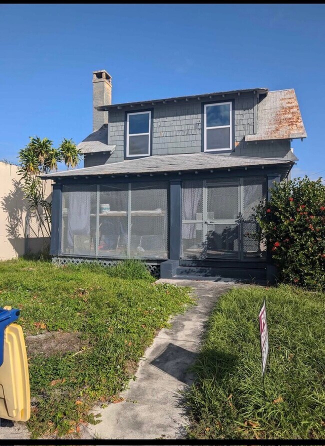 Building Photo - 1218 Orange Ave
