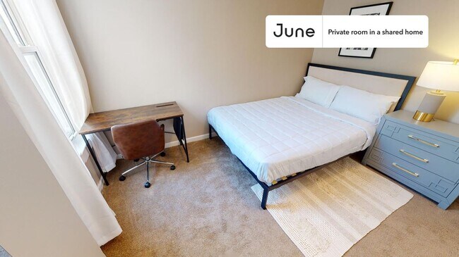 Building Photo - Private bedroom in 4 bed/2.5 bath Home