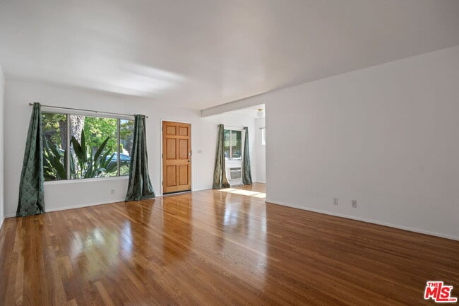 Foto del edificio - 1451 Armadale Ave