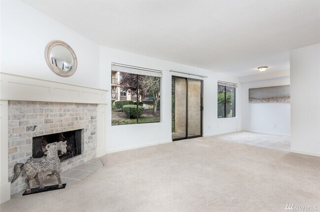 Foto del edificio - 12600 Northeast 145th Street