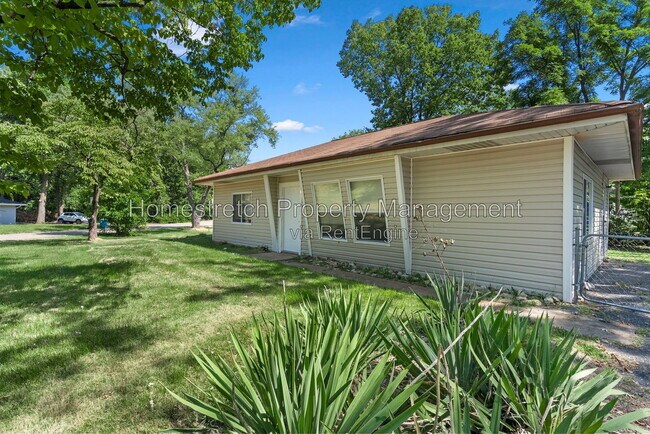 Foto del edificio - 11948 Bridgevale Ave