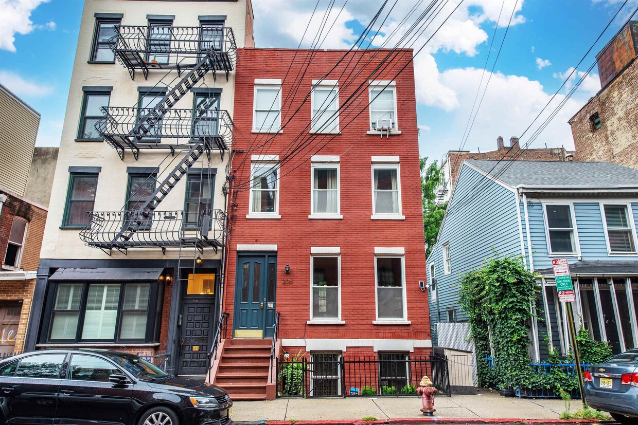 Primary Photo - 208 3rd St
