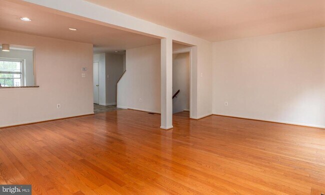 Foto del edificio - 8734 Ruppert Ct