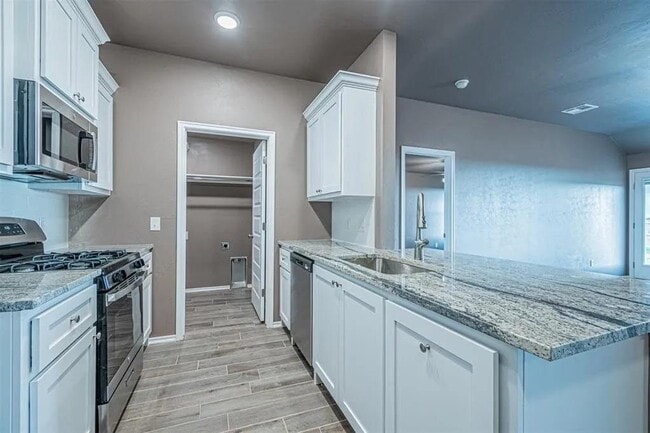 Building Photo - 1706 Highland Loop