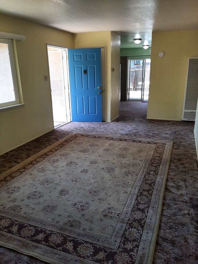 Building Photo - 436 Raymond Dr