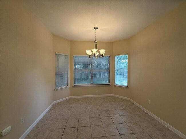 Building Photo - 303 Kates Way