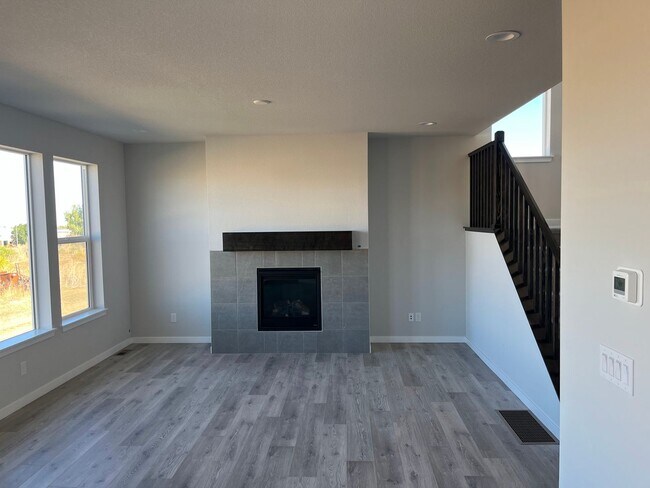 Foto del edificio - Beautiful Modern 4 Bedroom Home in Superior