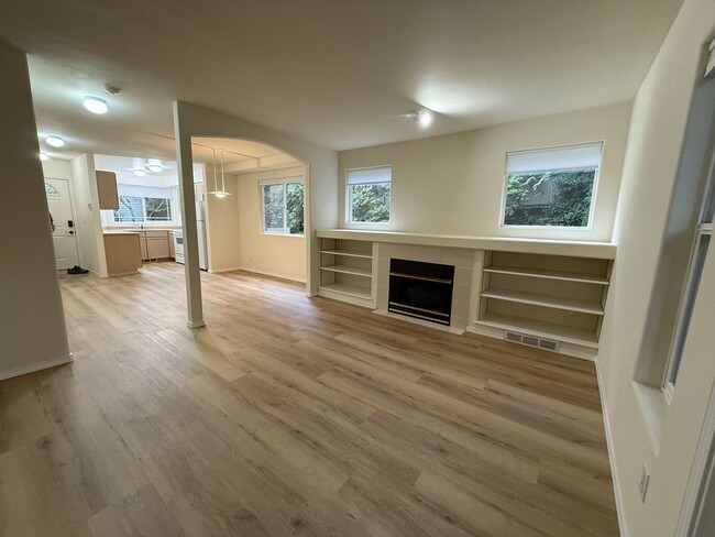 Building Photo - Warm & Cozy 2BD/1.5BTH Townhome for Rent i...