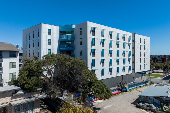 Building Photo - Zilker Studios