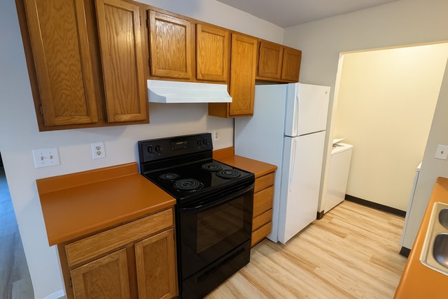 Building Photo - 110 N Yellowstone Ave