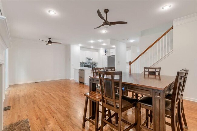 Foto del edificio - 1649 Emory Pl Dr NE