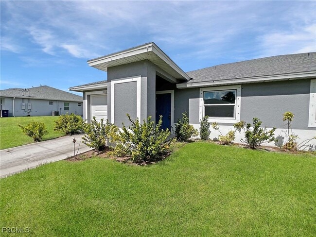 Building Photo - 1306 W 12th St