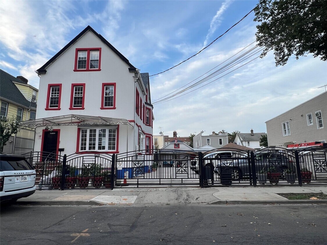 Foto principal - 87-13 135th St