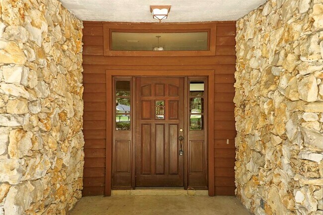 Foto del edificio - 5848 Windmill Ct