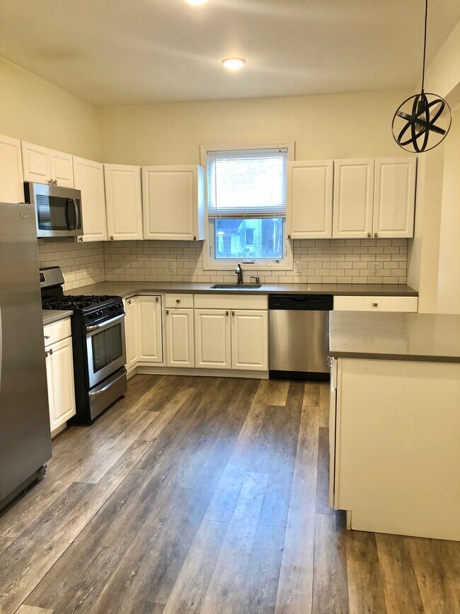 Building Photo - 549 Pavonia Ave