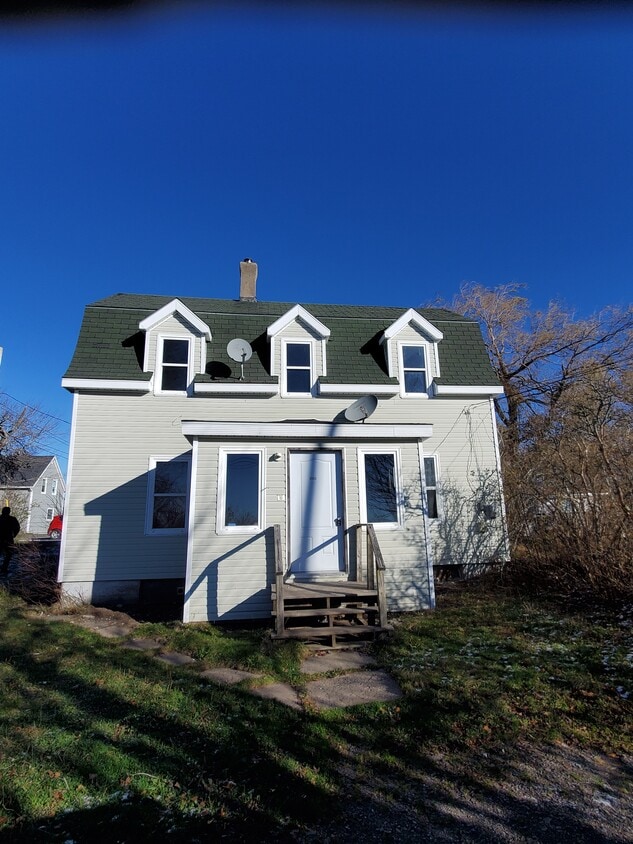 Primary Photo - Near the center of town but also on the ed...