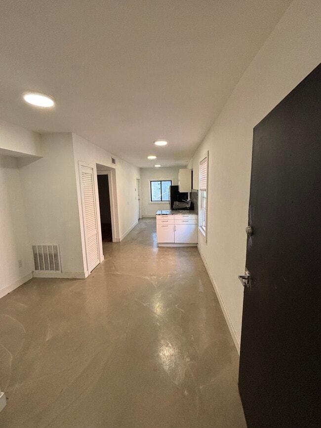 Building Photo - 774 State St