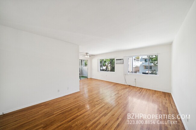 Foto del edificio - 1027 N Edinburgh Ave