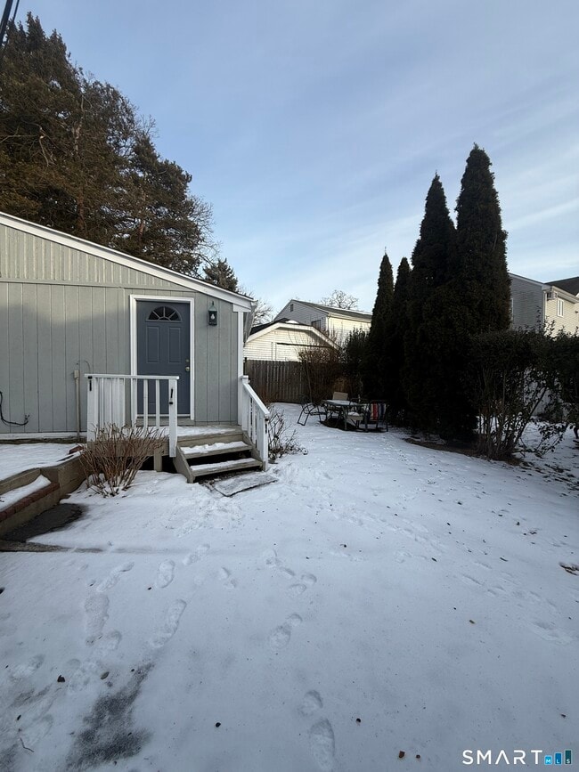 Building Photo - 20 Ponus Ave