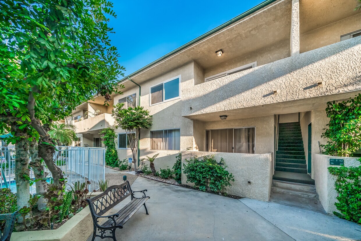 5328 Newcastle Ave Unit 61, Encino, CA 91316 Condo for Rent in Encino