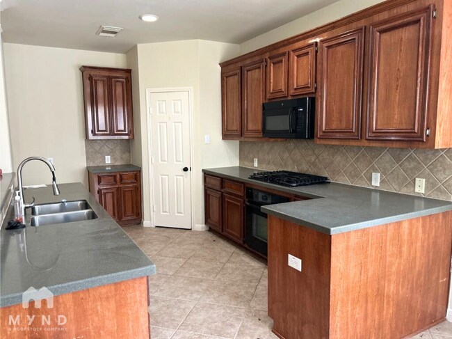 Foto del edificio - 28306 Peper Hollow Ln
