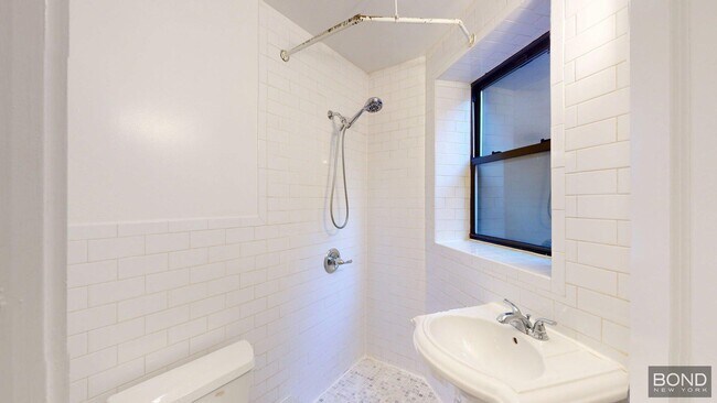 Foto del edificio - 610 E 9th St