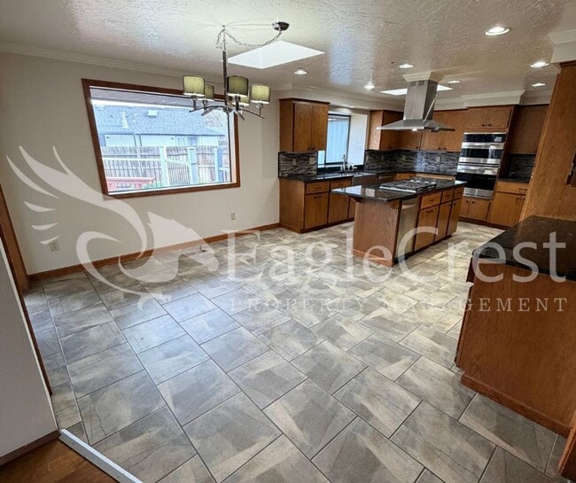 Foto del edificio - Thoughtfully Designed 3 Bedroom 2 bathroom Home with Open Kitchen and Private Deck