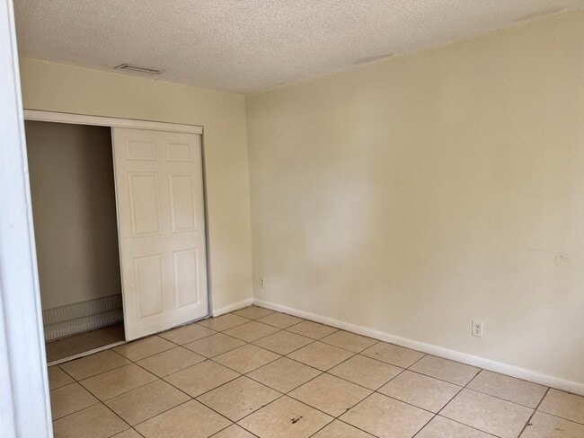 Building Photo - 1119 Goldenrod Rd