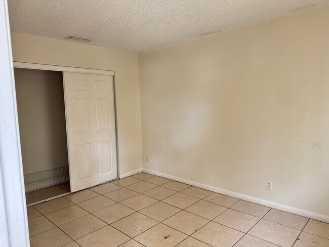 Foto del edificio - 1119 Goldenrod Rd