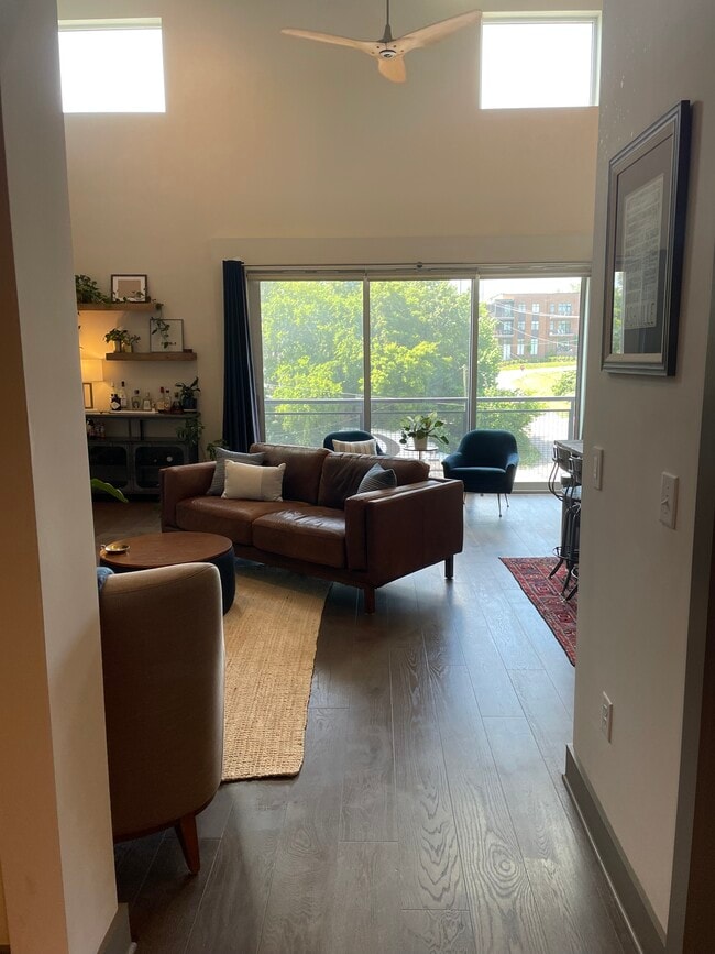 Entry - 1260 Martin St