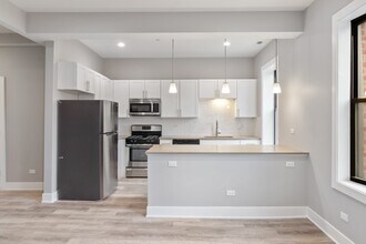 Building Photo - 2053 W Iowa St