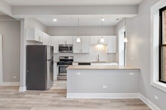 Building Photo - 2053 W Iowa St