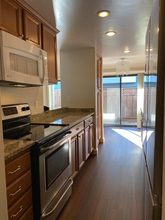 Building Photo - 20 Barneson Ave