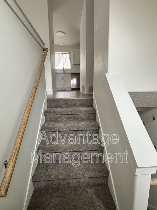 Building Photo - 741 1420 W