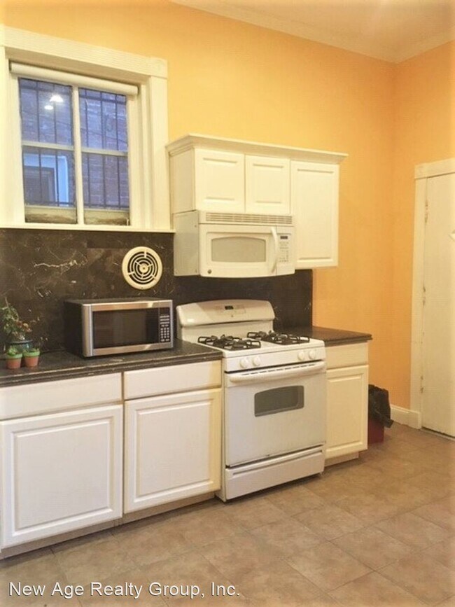 Foto del edificio - 6 br, 2 bath House - 636 N. 32nd Street
